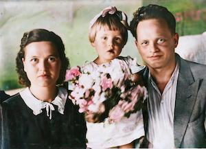 Tanya, daughter Raisa and Julia's father, Semyon Masevich.